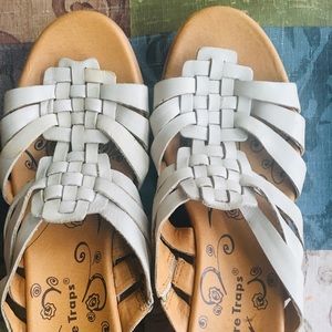 Women’s BareTraps Sandal wedges size 8